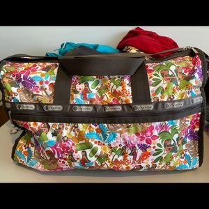 LESPORTSAC “SWEET WAHINI” RETIRED
